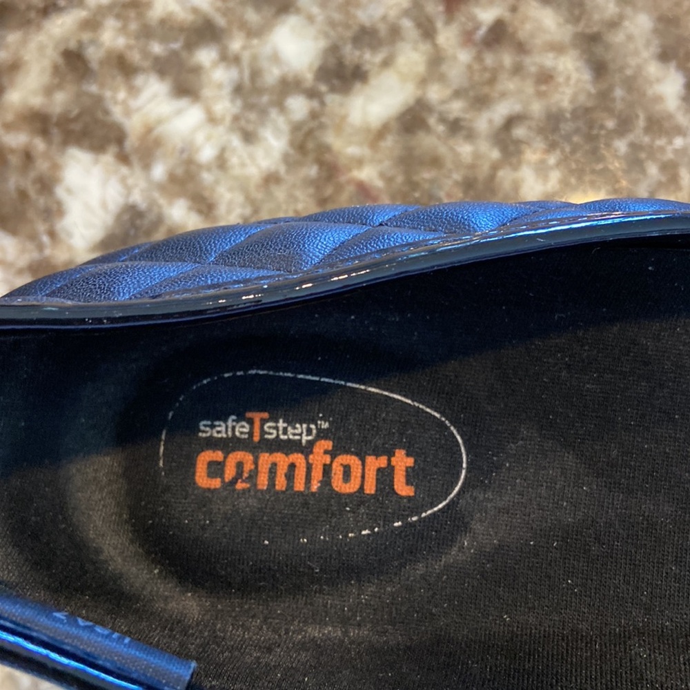 Comfort Black low heel flats in size 7 - Picture 5 of 5
